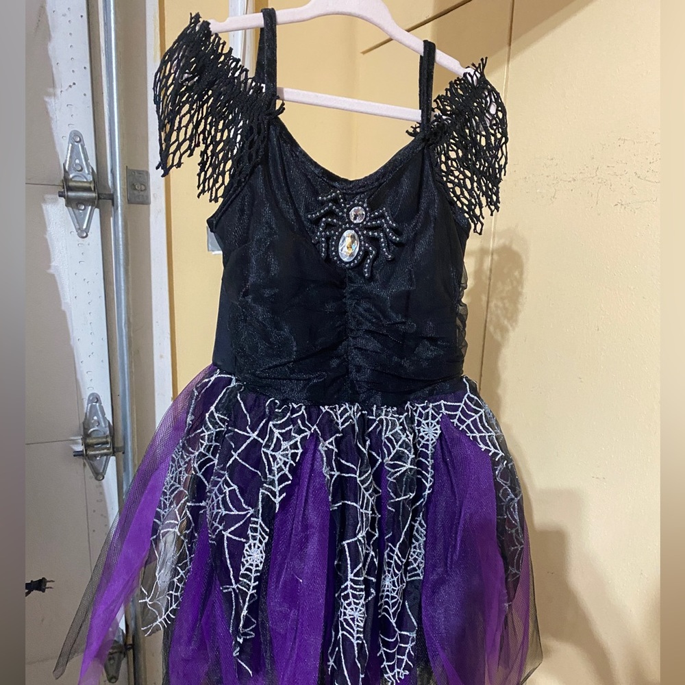 Girl’s costume with Broom